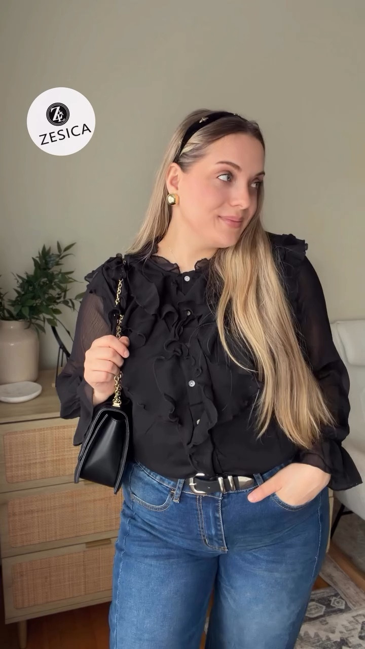A black ruffled blouse 🖤an easy staple with character @zesica_official @zesica_amzcollab 
Effortless with jeans and perfect for both day and evening looks.

#styleinspo #everydaylook #fashion #lifestyle #influencer