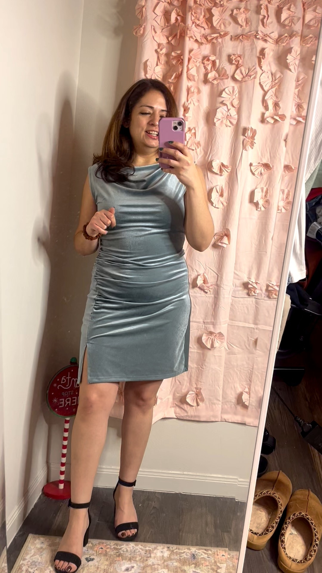 This velvet dress you all I grabbed at Old Navy for $10! The quality is so good and loving the fit I’m
Wearing a size medium 


#LTKPetite #LTKHoliday #LTKSaleAlert