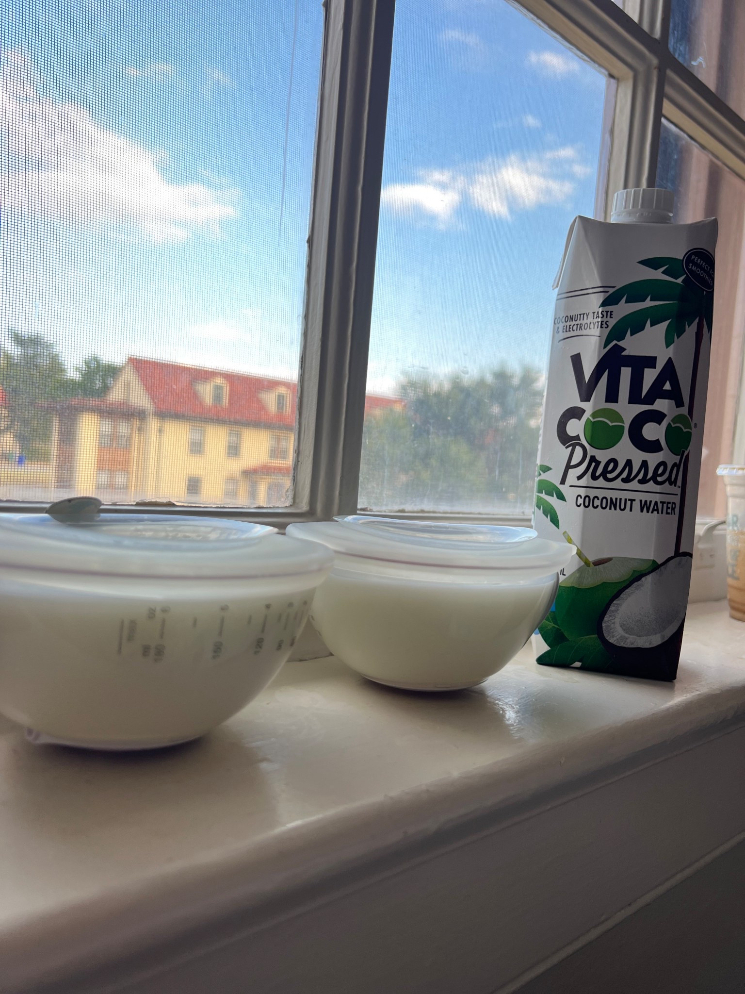 No better feelings than full cups!! I swear by this coconut water and also these cups!! 
#pumpingmom #breastfeedingmom 