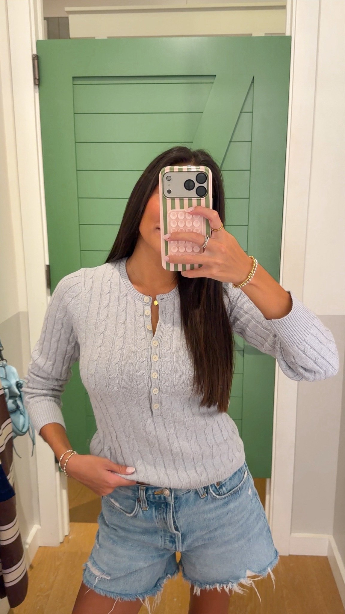 needing some more basics!! this cable knit sweater is so chic✨ wearing an xs