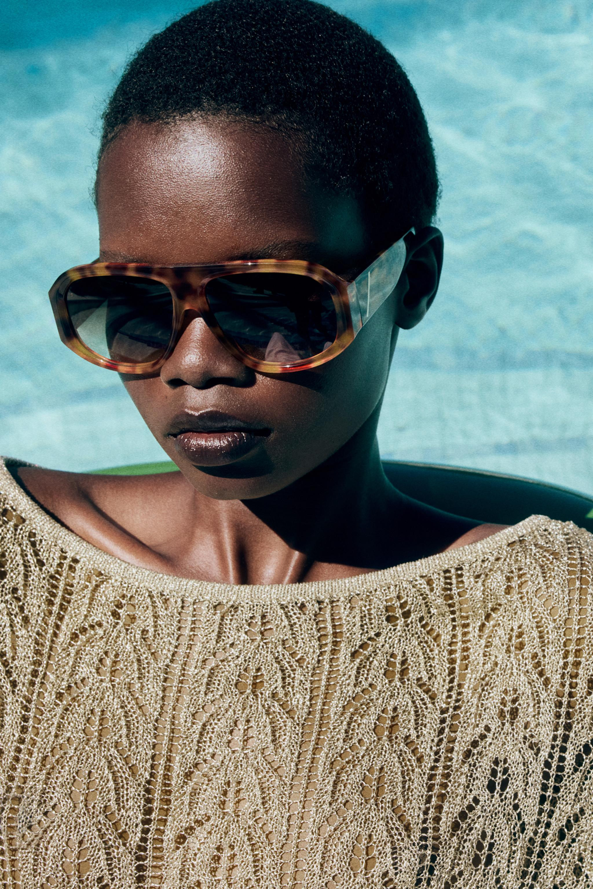 Open-knit top with metallic thread. Boat neck and elbow-length sleeves. Thin belt detail. | Zara UK