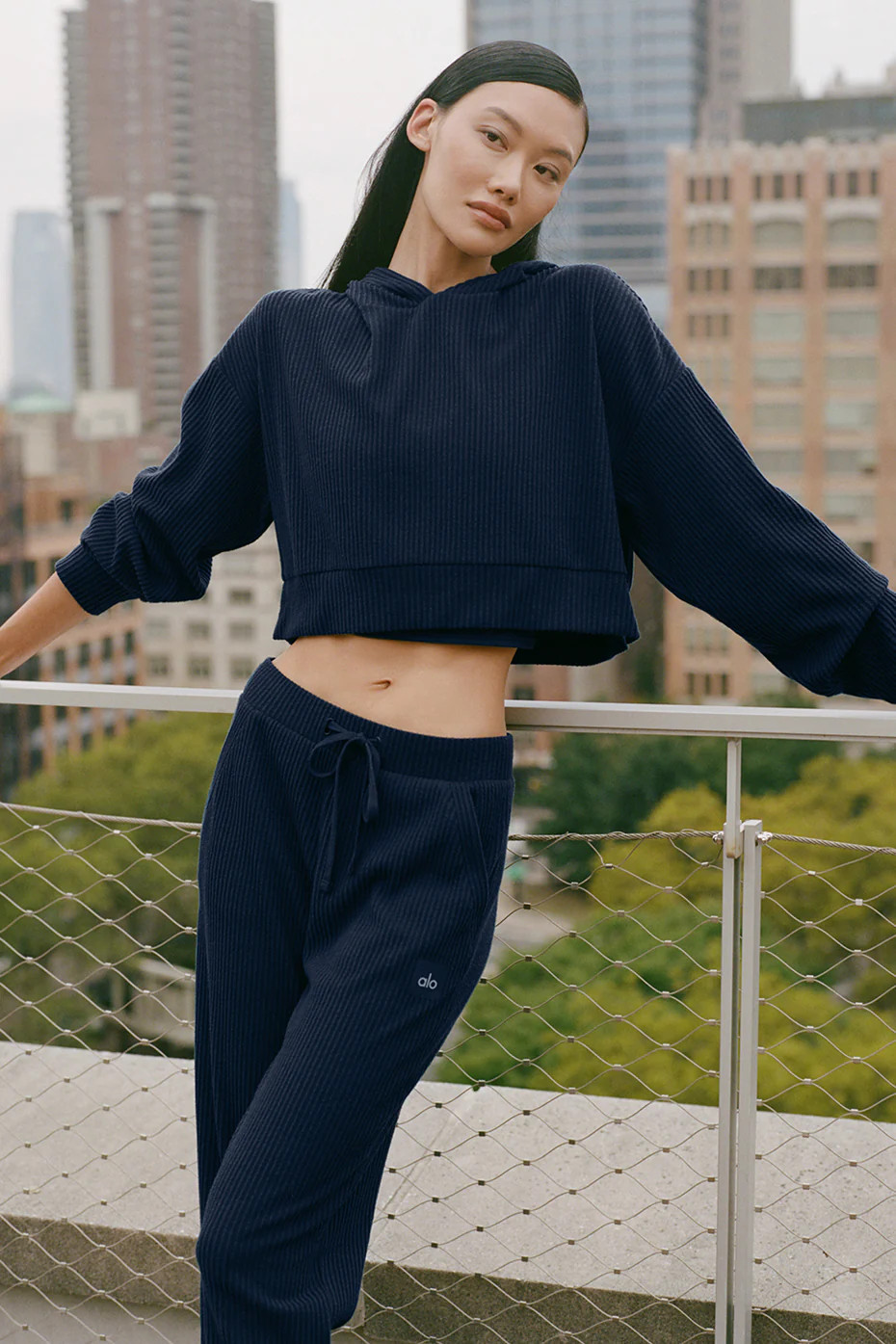 ALO | Muse Sweatpant in Navy Blue, Size: Small | Alo Yoga (US)