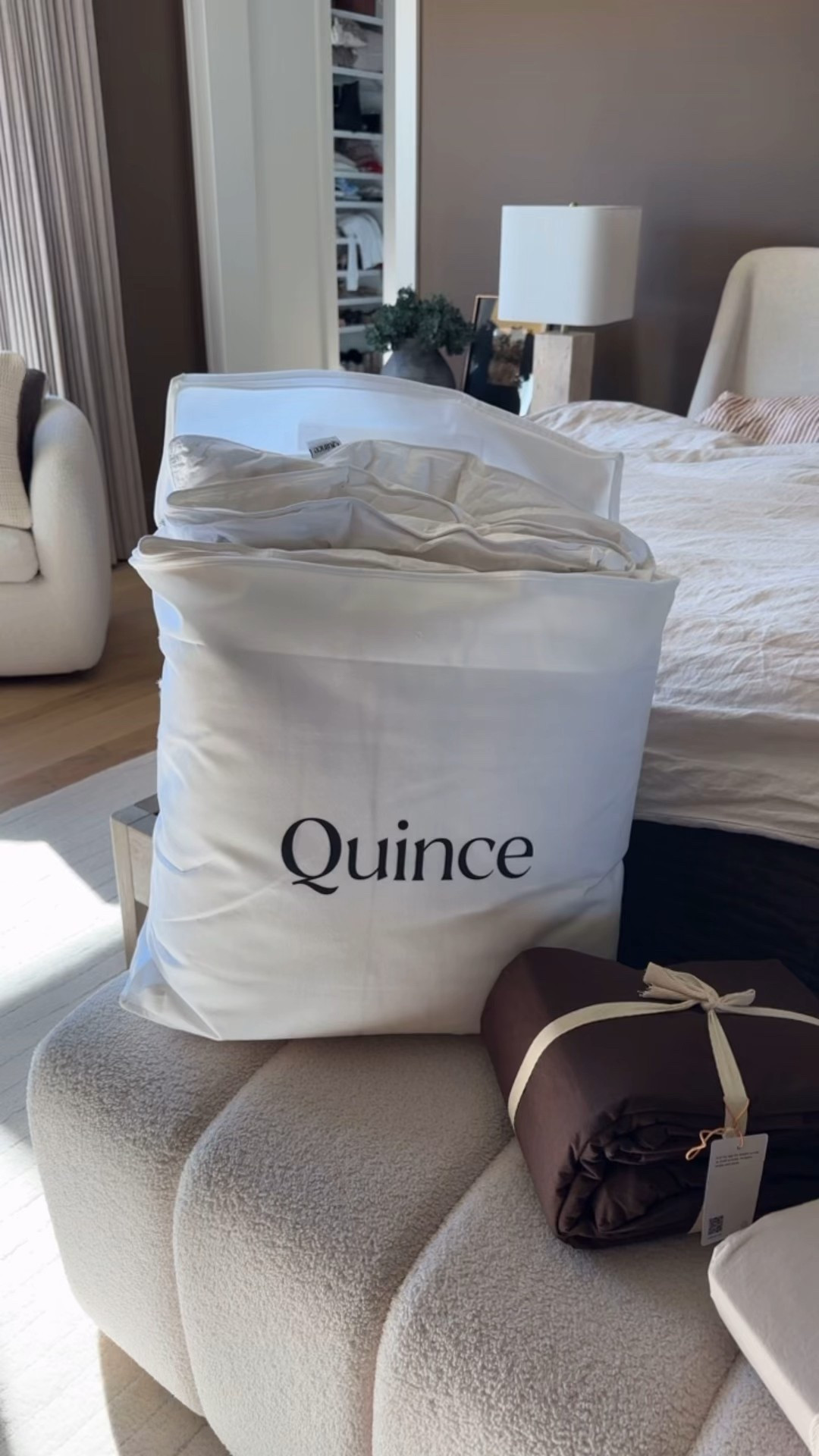 This is the season to add warmth and quality to your bedding. I got the @onequince premium down duvet for its loft and seasonal warmth. I love Quince quality and price point. 
#quincepartner