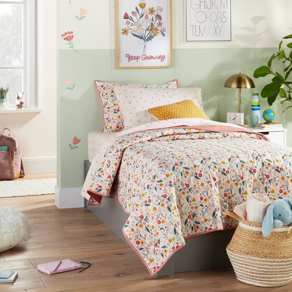 Garden Floral Cotton Quilt - Pillowfort™ | Target