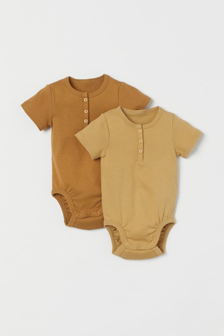 Baby Exclusive. Short-sleeved bodysuits in soft, organic cotton jersey. Buttons at top and snap f... | H&M (US + CA)