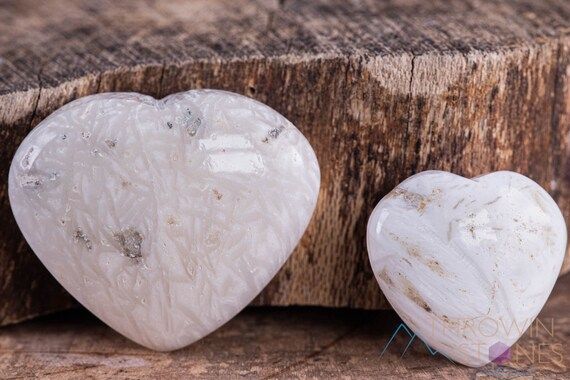 SCOLECITE Heart Crystal Carving - Housewarming Gift, Home Decor, Hand Carved, Healing Crystals an... | Etsy (US)
