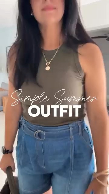 🕶️ Just a simple look I’ll be wearing on repeat.
Comment “LINKS” and I’ll send them your way. 

#OOTD #SummerStyle #TargetStyle #AmazonFinds #CasualOutfit #WeekendLook #HighWaistedShorts #EffortlessStyle #savmom #affordablefashion #affordablefinds