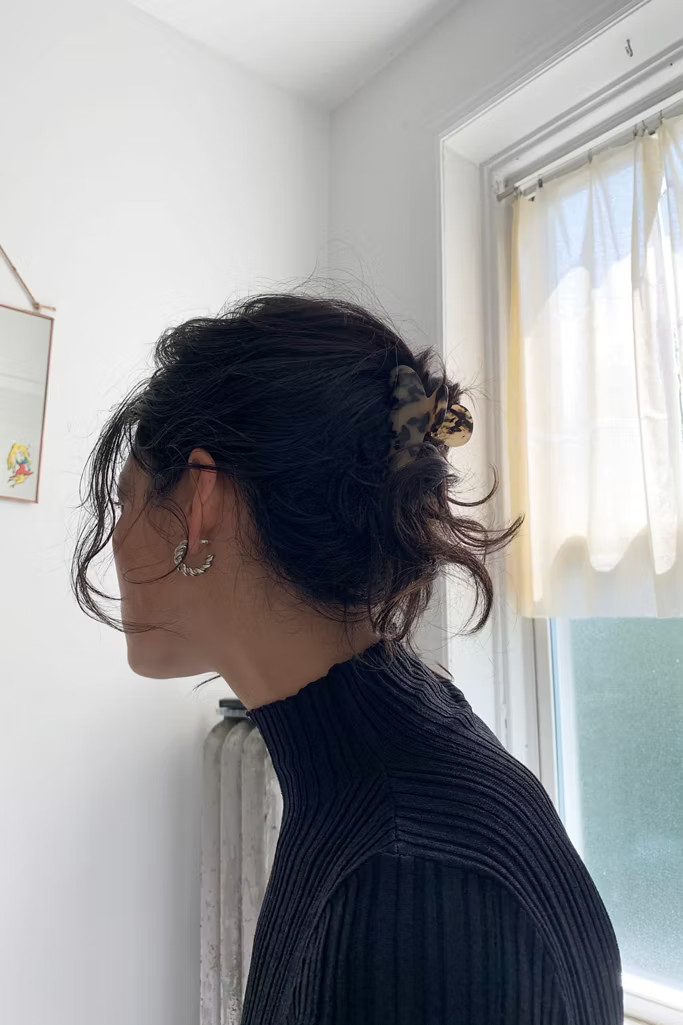 Callie Claw Clip | Urban Outfitters (US and RoW)