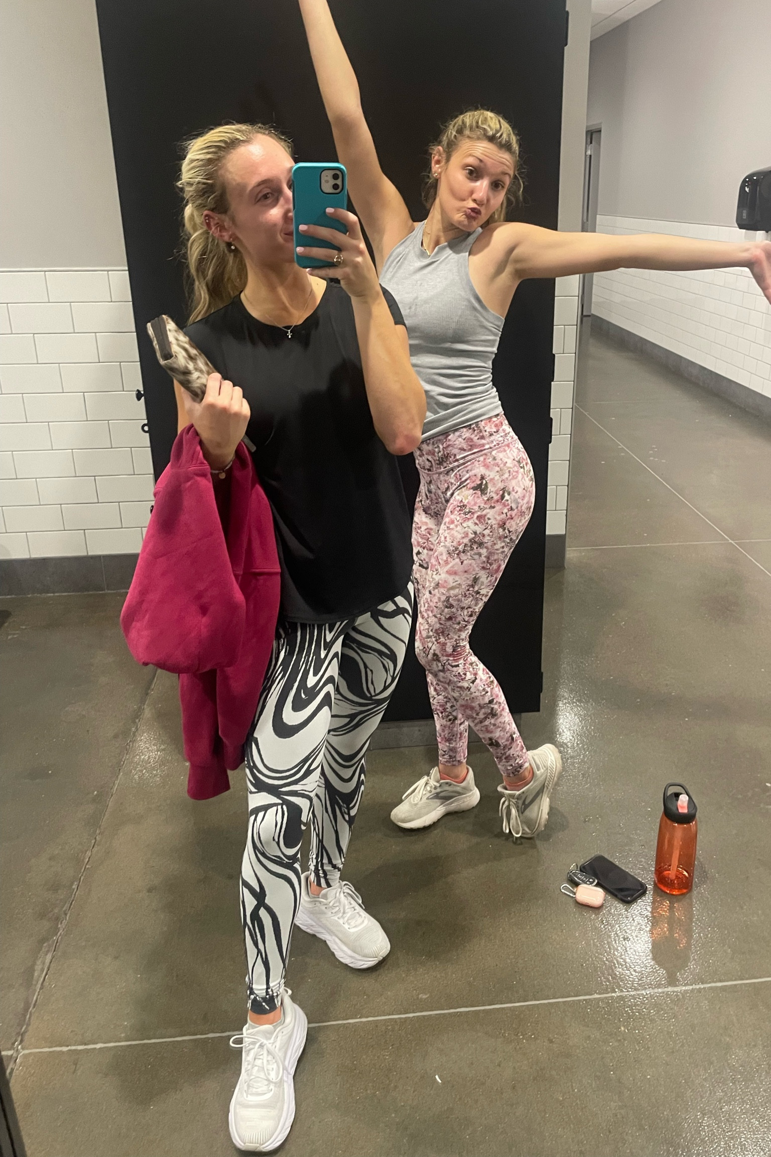 •Black target athletic top: size S
•Spin Off Jacquard Vapor Graphite: size 4
•camelbak water bottle 
• white Hoka bondi 8
• white and grey brooks 
•athleta grey tank top: size S
•pink floral lululemon leggings: Size 4
•pomegranate scuba: size S/M
•pink AirPods case 
•furry Cow print wallet 

#LTKGiftGuide #LTKfit #LTKstyletip