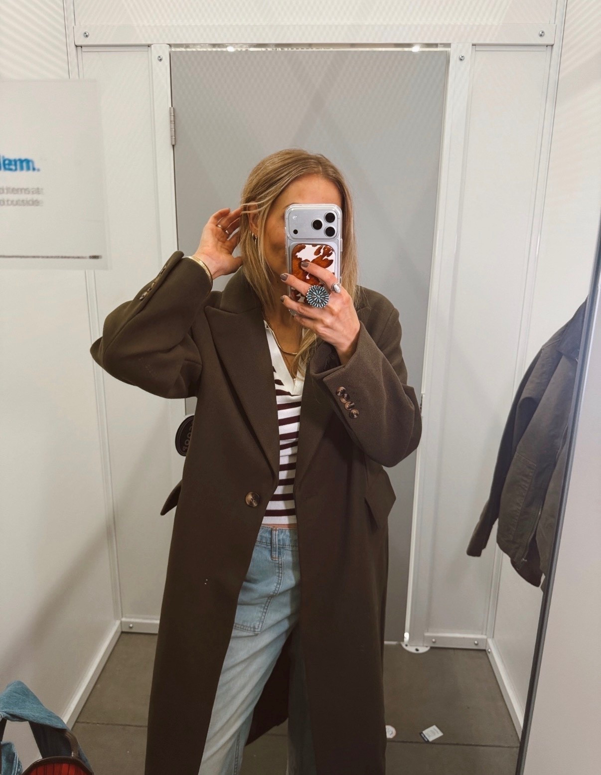 🤍 Cannot believe the quality of this trench coat. Looks & feels similar to my Abercrombie one! I love the brown 🐻🤎☕️

Wearing size XS / one down from my tts 

#LTKHoliday #LTKStyleTip #LTKGiftGuide