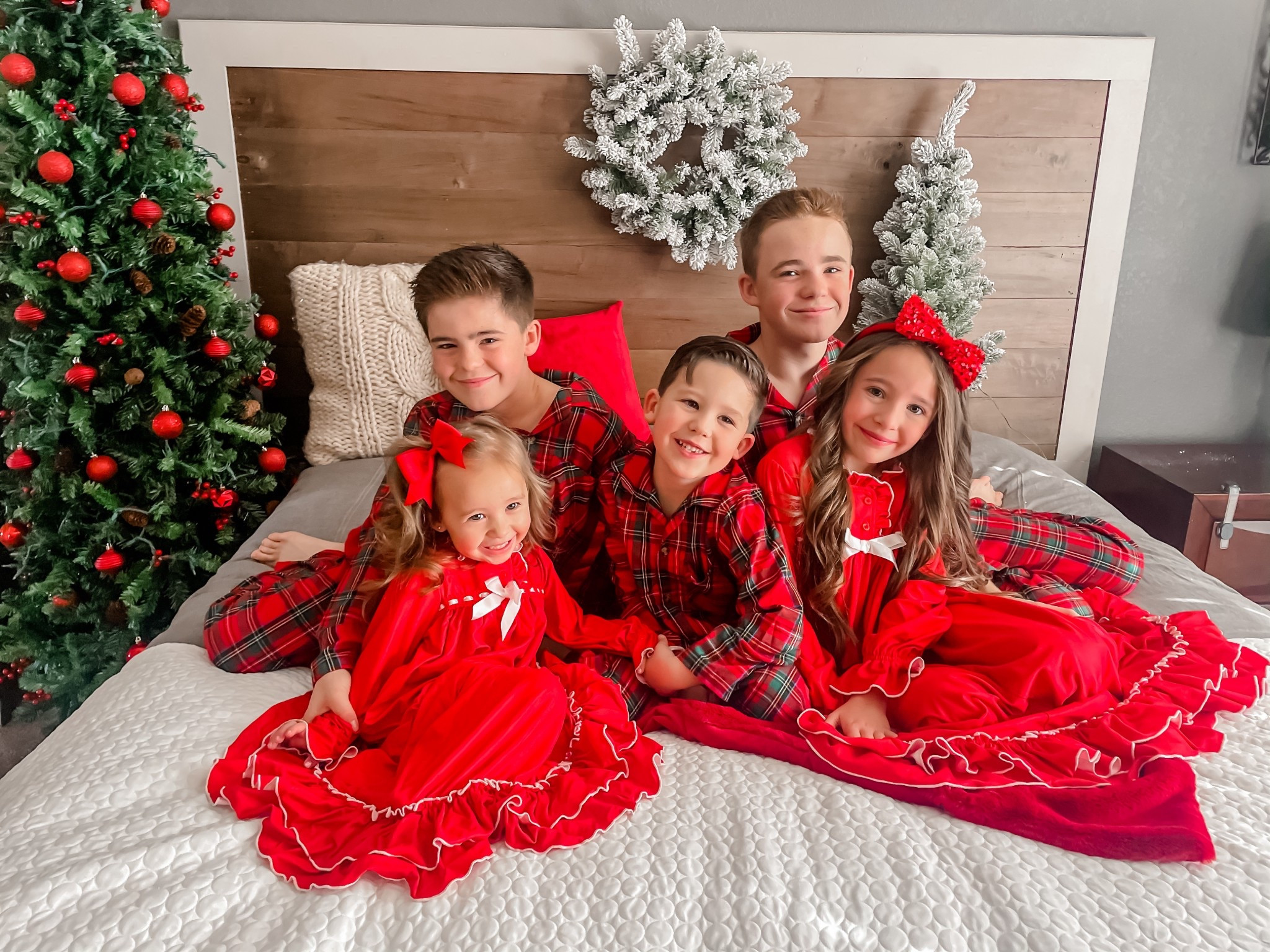 #christmaspajamas #christmasfamilymatching #christmasphotos #christmaspictures

#LTKHome #LTKSeasonal #LTKFamily