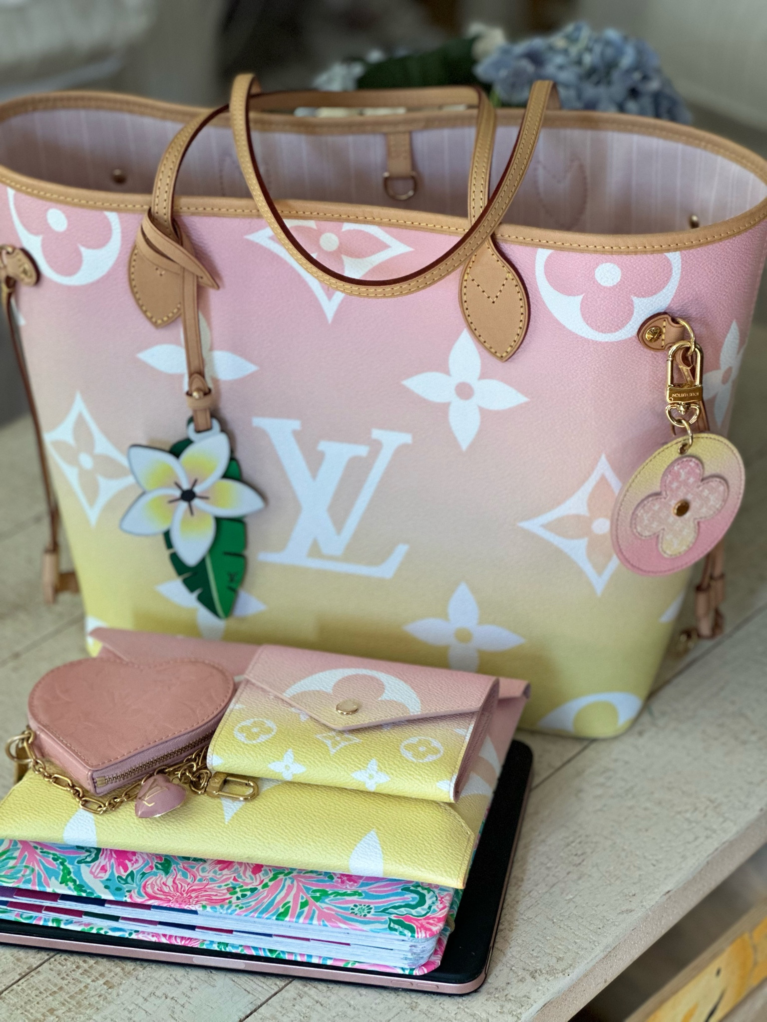 Happy Tote Tuesday! Using my LV By the Pool Neverfull with some matching slgs. 

#LTKStyleTip #LTKSeasonal #LTKItBag