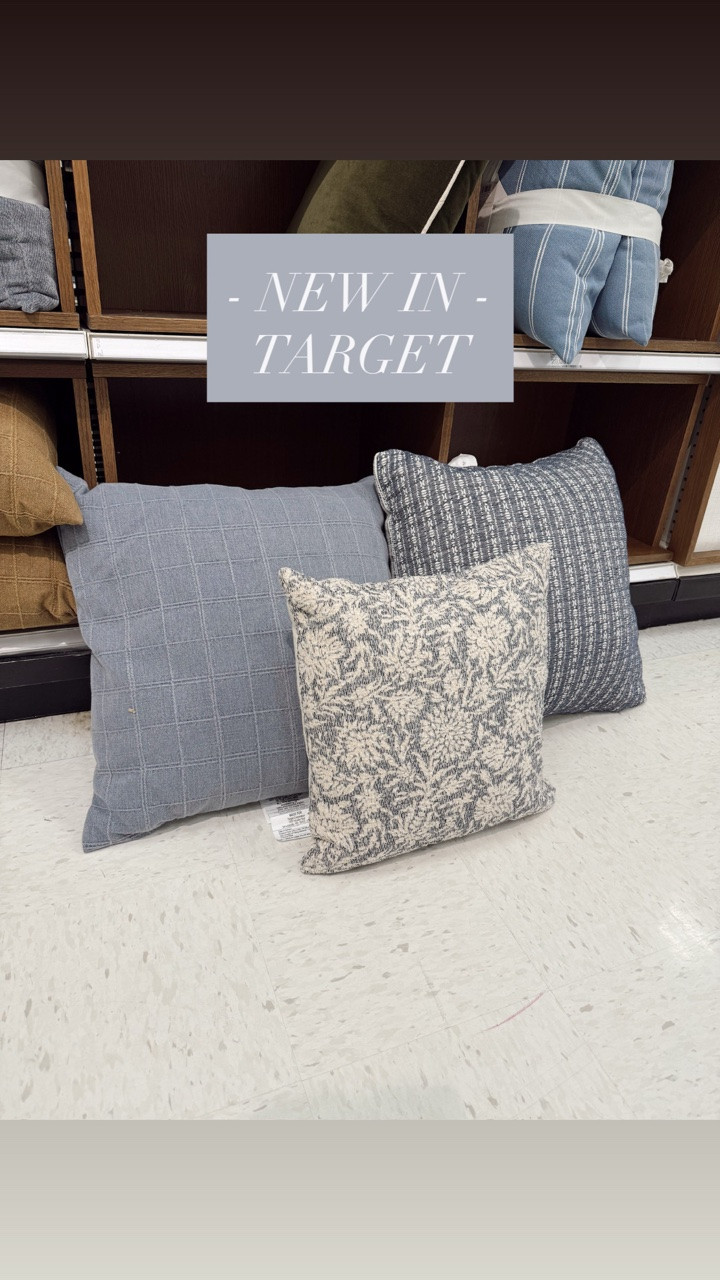 @Target throw pillows you can mix and match through the different seasons. Loving this blue for summer!


Home refresh, summer decor, summer inspo, throw pillows, summer throws, home styling, target finds

#LTKHome #LTKSeasonal