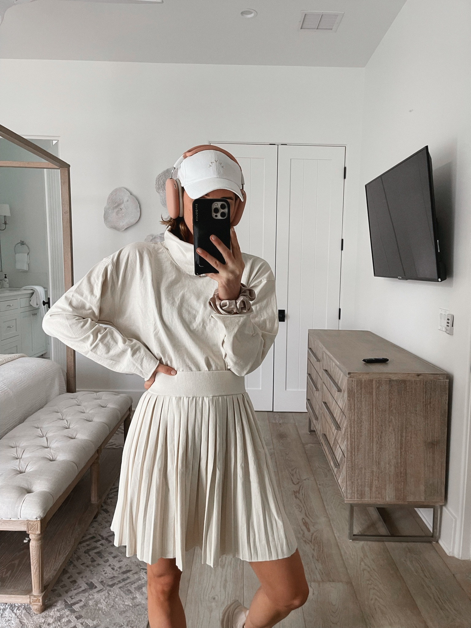 Casual mom outfit 
I'm wearing size small in top and size small in my skirt 