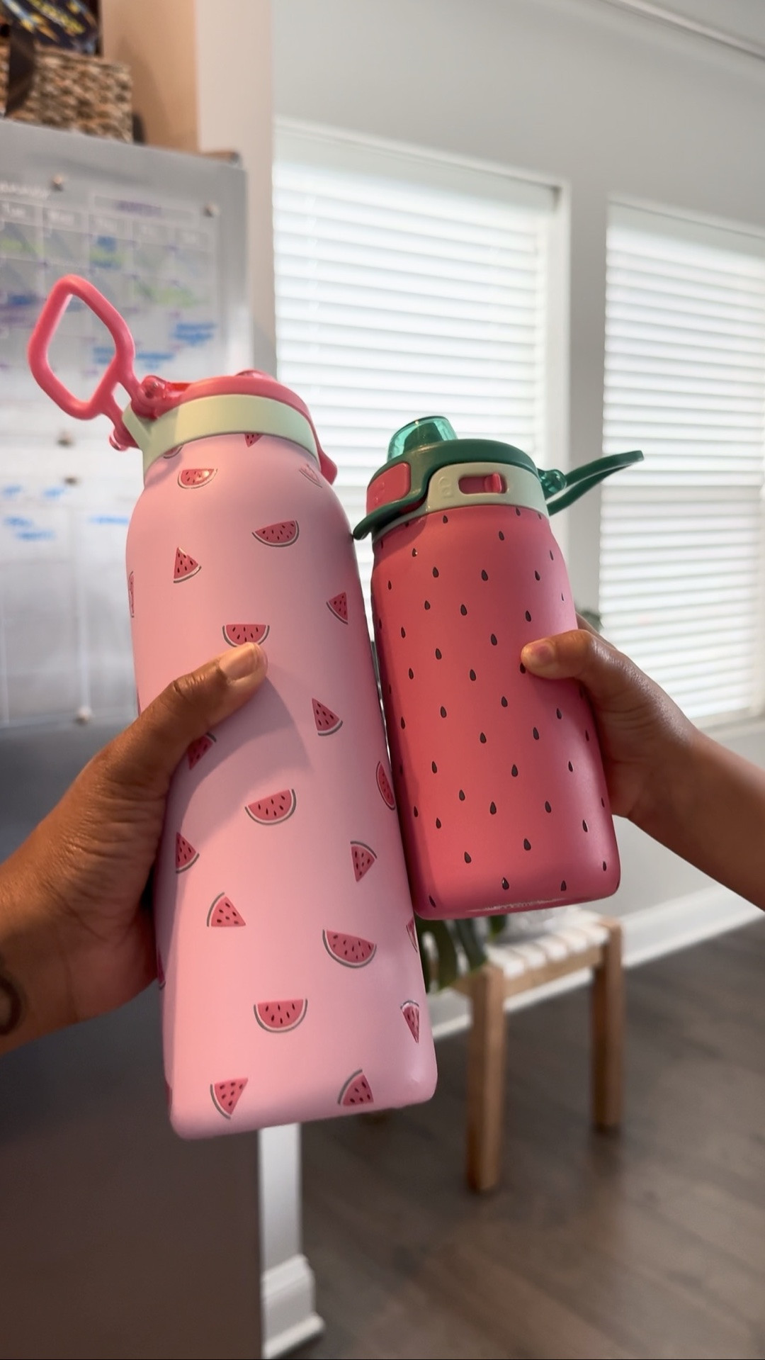 It’s the little things that matter most to my daughter 💕 Something as simple as our matching @elloproducts Pop & Fill  Water Bottle in this super cute print 🍉

#ellowaterbottle #momanddaughter #toddlerwaterbottle #toddlerfavorite #teamello