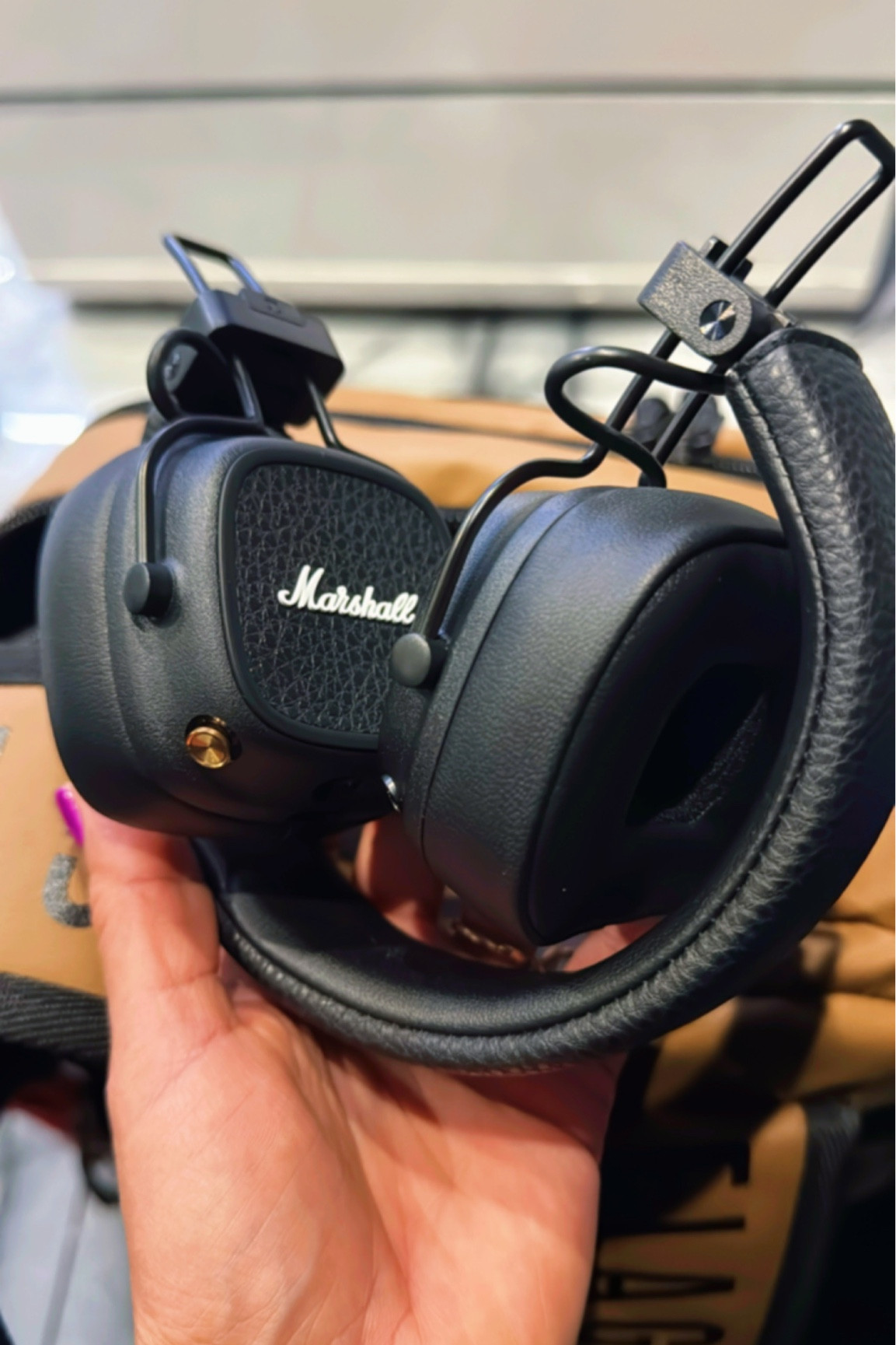 I lost my beats on vacation!  I must have left them at the gym. 🤪 
So I snagged those cutie little Marshall headphones!  These particular ones are not noise cancelling but I need to be aware anyways!  Love them!  The sound is amazing!!! My hubby has the big mama jams!  Also tagged the ear buds if that’s more your style. You can’t beat the sound of these! 🙌🏼🙌🏼🤘🏼

#LTKFitness #LTKActive