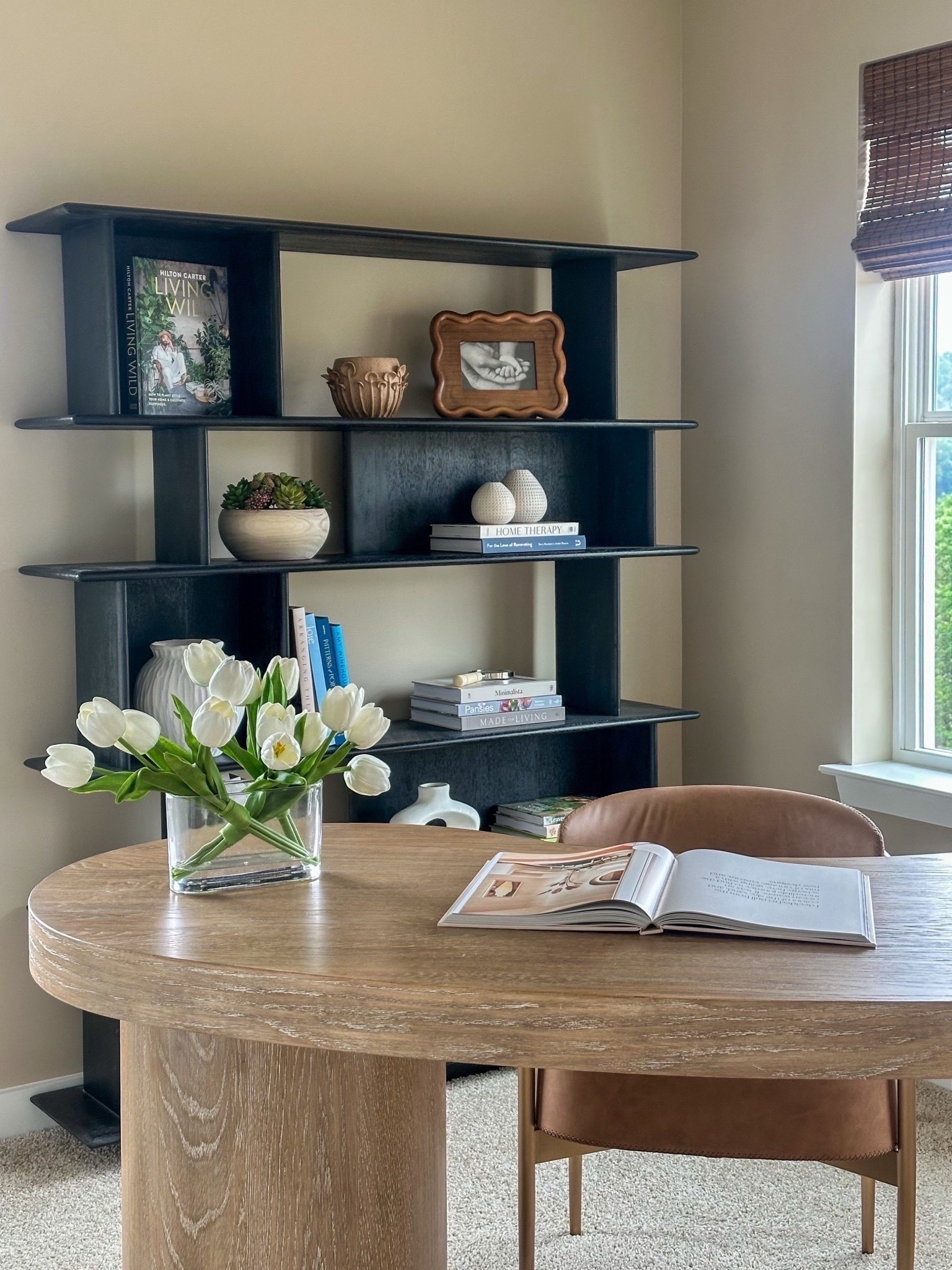 Spare bedroom turned WFH Space - Curved Desk | Leather Chair | Bookcasee



#LTKStyleTip #LTKHome