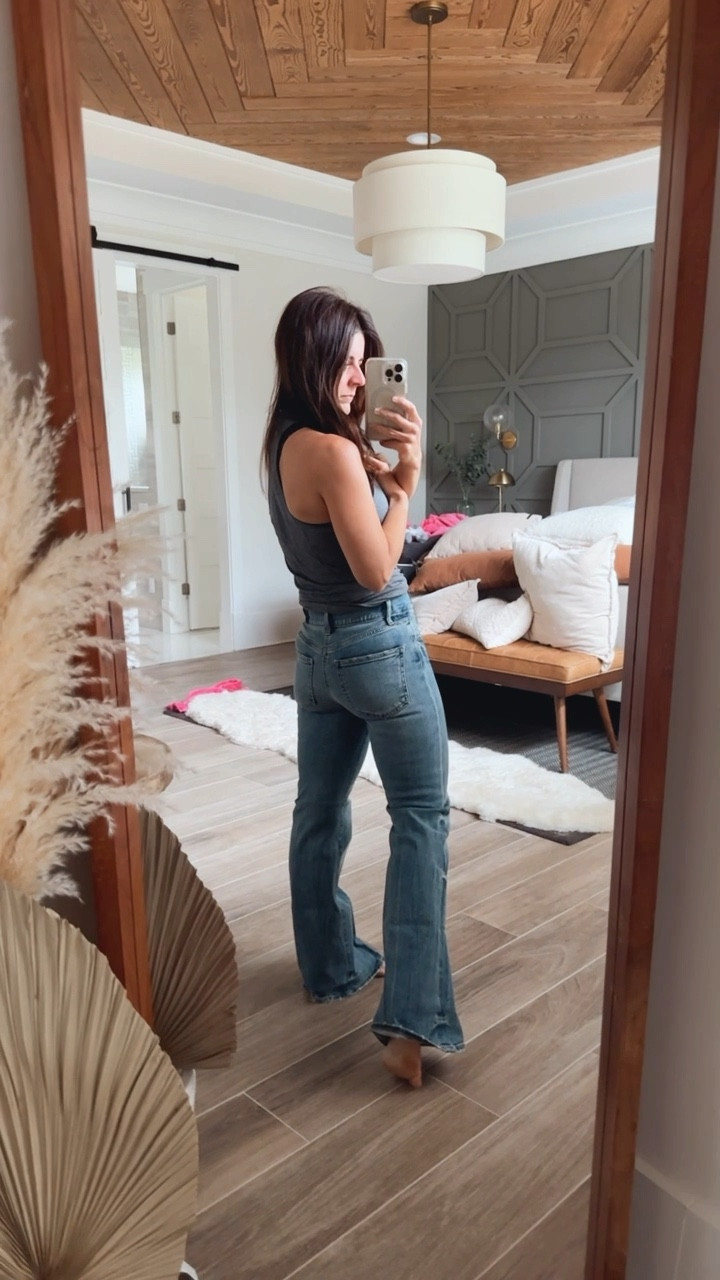 Literally hands down the best flare for petite and athletic built besties. Hugs in all the right spots and just enough stretch and structure to give and hold ya in! 