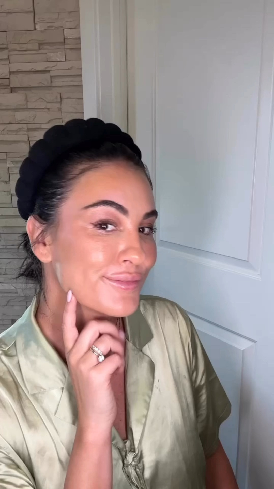 GRWM! My morning skincare and makeup routine.

No limits bronzer- shade motivated 
Liquid blush- Armani number 11 





#LTKWorkwear #LTKBeauty #LTKStyleTip