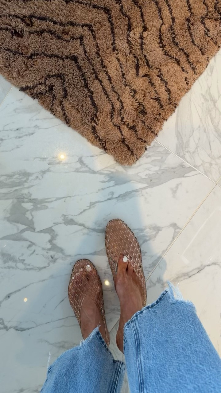 I can’t get enough of these flats… the memory foam sole is so comfortable! Come in multiple colors, fully stocked at Nordstrom! 😍🔥

#LTKgrwm #LTKootd