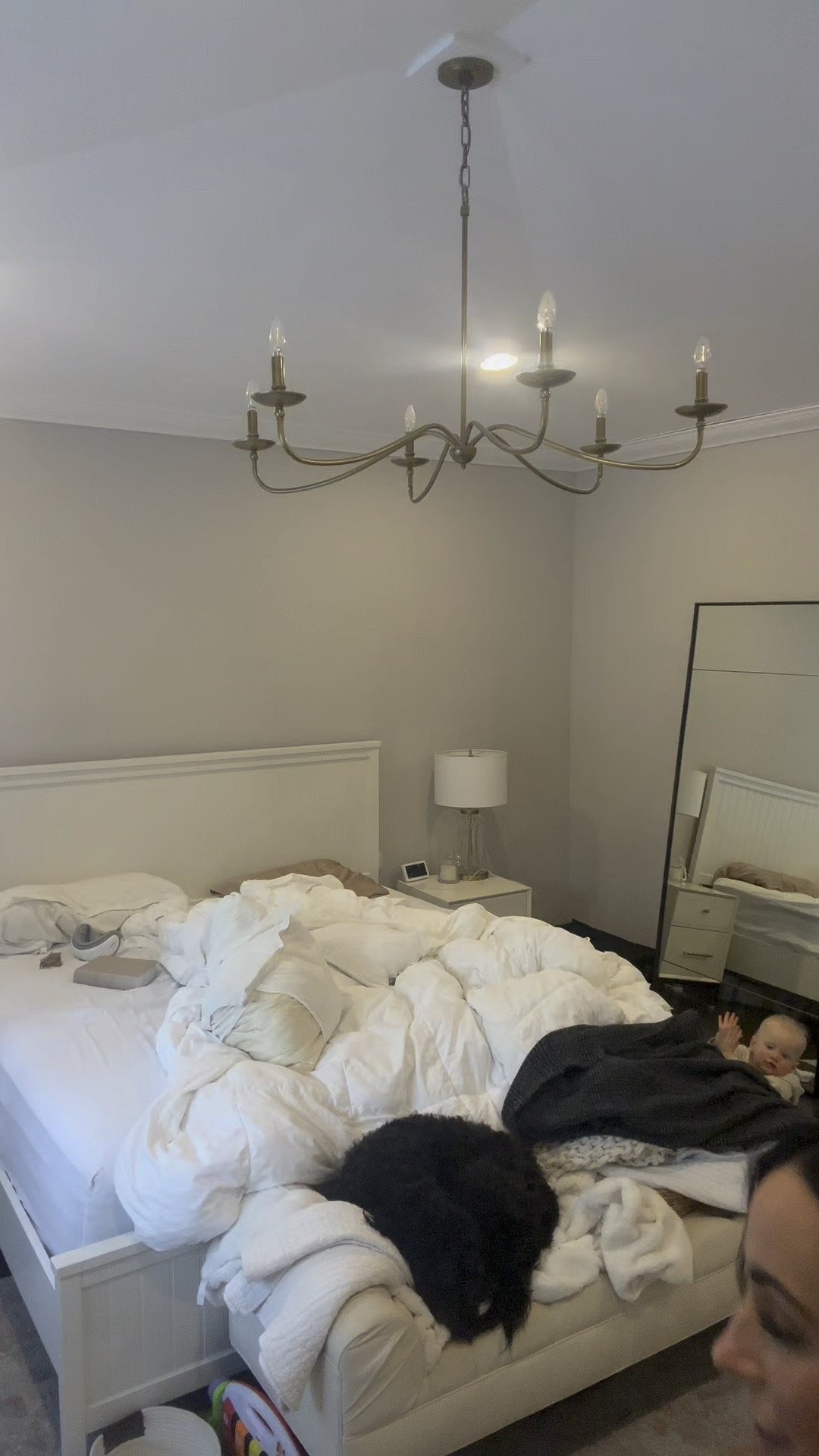 Putting together my duvet is a whole other workout 🙈

#Chandelier #bedding #duvet #mirror

#LTKVideo #LTKhome #LTKstyletip