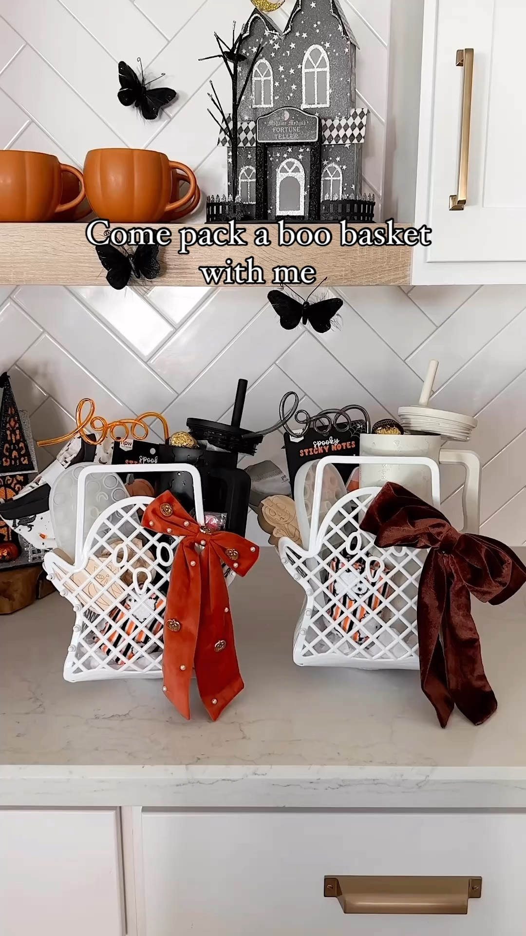 Come pack Boo Baskets with me! I love gifting my children with holiday gifts and a Boo Basket is a must. I added these Halloween @shopsimplemodern tumblers. Those perfect are these cat, ghost, and skeleton patterns? Best party?! They SPILL PROOF! The kids turn them over and not one drop of water. It has a double wall insulation so it keeps drinks cold or hot for hours! These are limited edition and sold out in a matter of days last year. Use code: “GHOSTANNIE” for 10% off. #simplemodernpartner #HarvestCollection #BooBasket 
