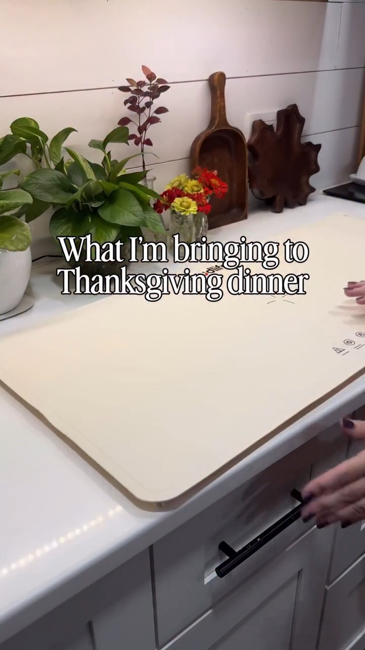 Leveling up my guest rating with this XL warming mat and the infamous @tiniyounger mac and cheese this Thanksgiving 🤌🏼

Comment SHOP for a 🔗- comes in 2 sizes and a few different color options!

The silicone warming mat is easy to use, keeping dishes warm for all your holiday parties and gatherings. Super easy to wipe clean and rolls up for easy storage.

#amazonfinds #amazonhome #hostinghacks
