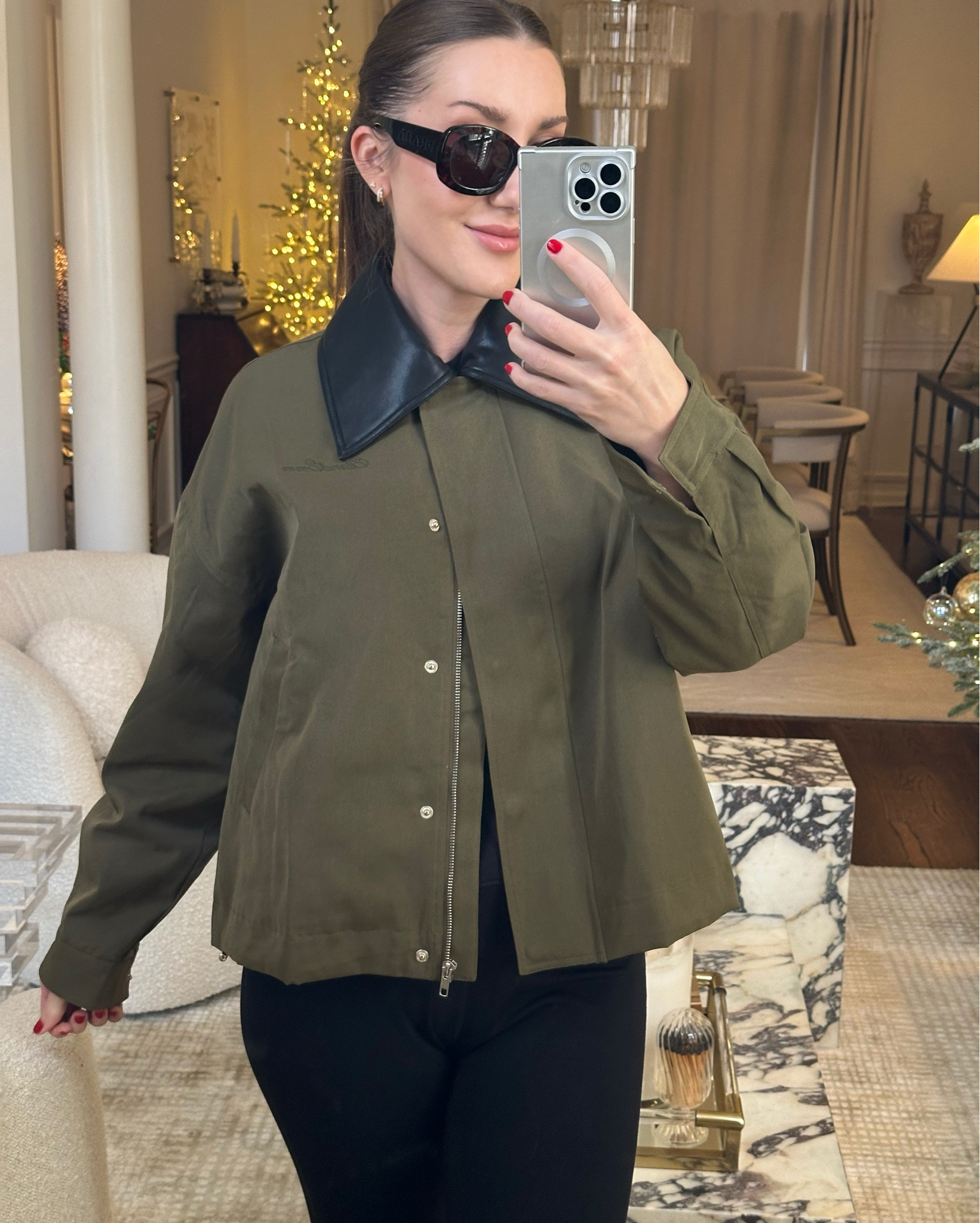 Cute everyday barn jacket with removable leather collar
Medium 

#LTKootd