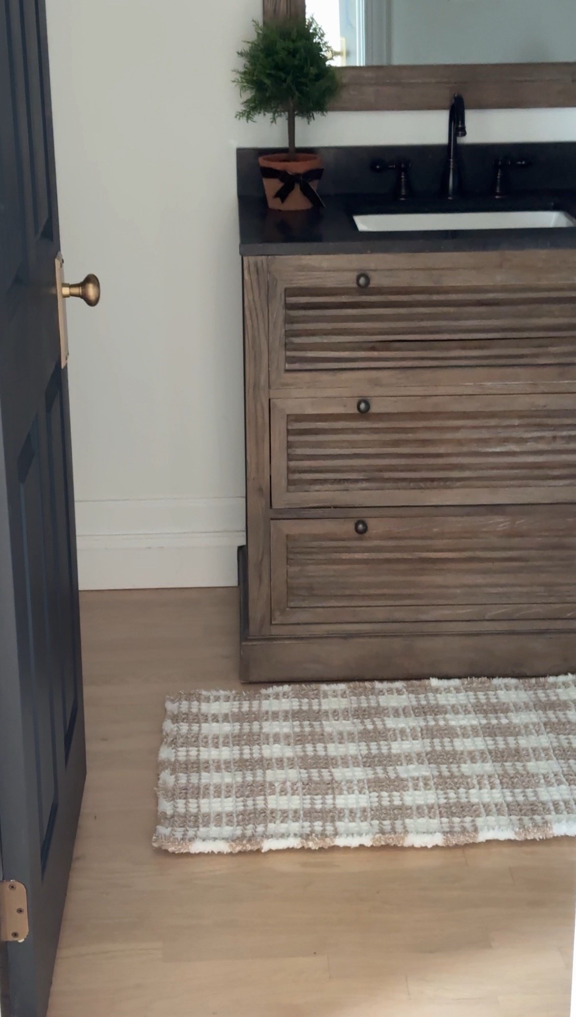 The prettiest viral bathmat in the perfect plaid — cozy, classic, and practical with a no-slip back. Adds the perfect touch of style to any bathroom while keeping it safe and comfy underfoot!
#ViralBathmat #PlaidBathmat #BathroomDecor #CozyHomeDecor #ClassicHomeStyle #BathroomStyle #HomeDecorInspo #SafeAndStylish #TimelessDesign



#LTKSeasonal #LTKHome