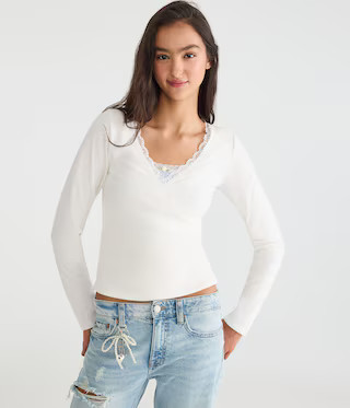 Long Sleeve Crossover Lace V-Neck Tee | Aeropostale