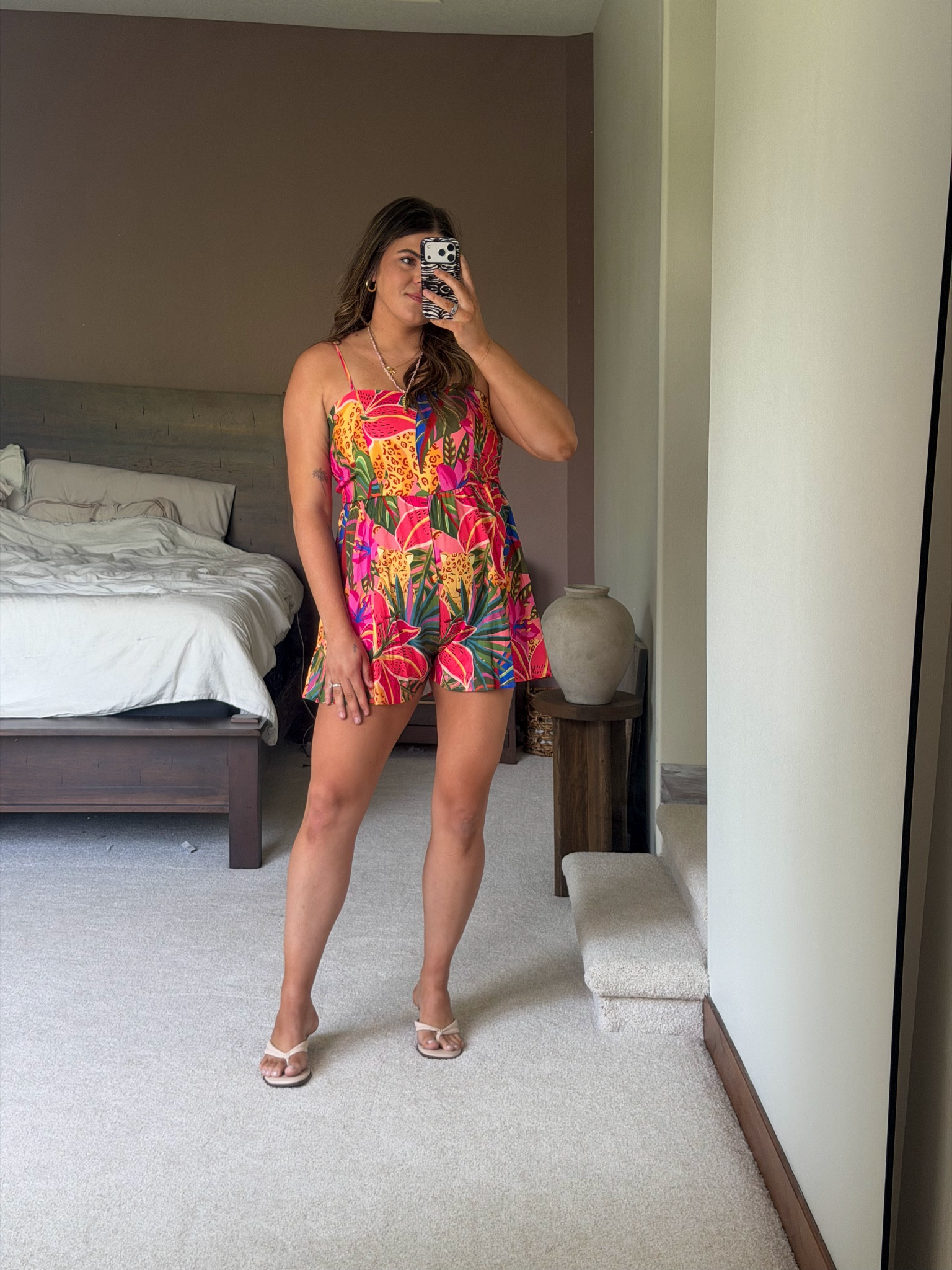 Fun pattern wrapper from Amazon, perfect for a beach vacation, resort, Hawaii or the Caribbean

Wearing size XL
Midsize, size 12, size 14, mom style, curvy outfit