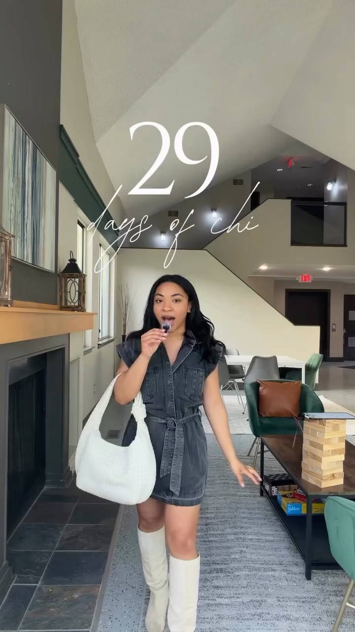 Day 3 of 29 days of chic! Wearing a dress from @oneteaspoon_ 🖤 #momentsofchic #chicoutfits #chicoutfitideas