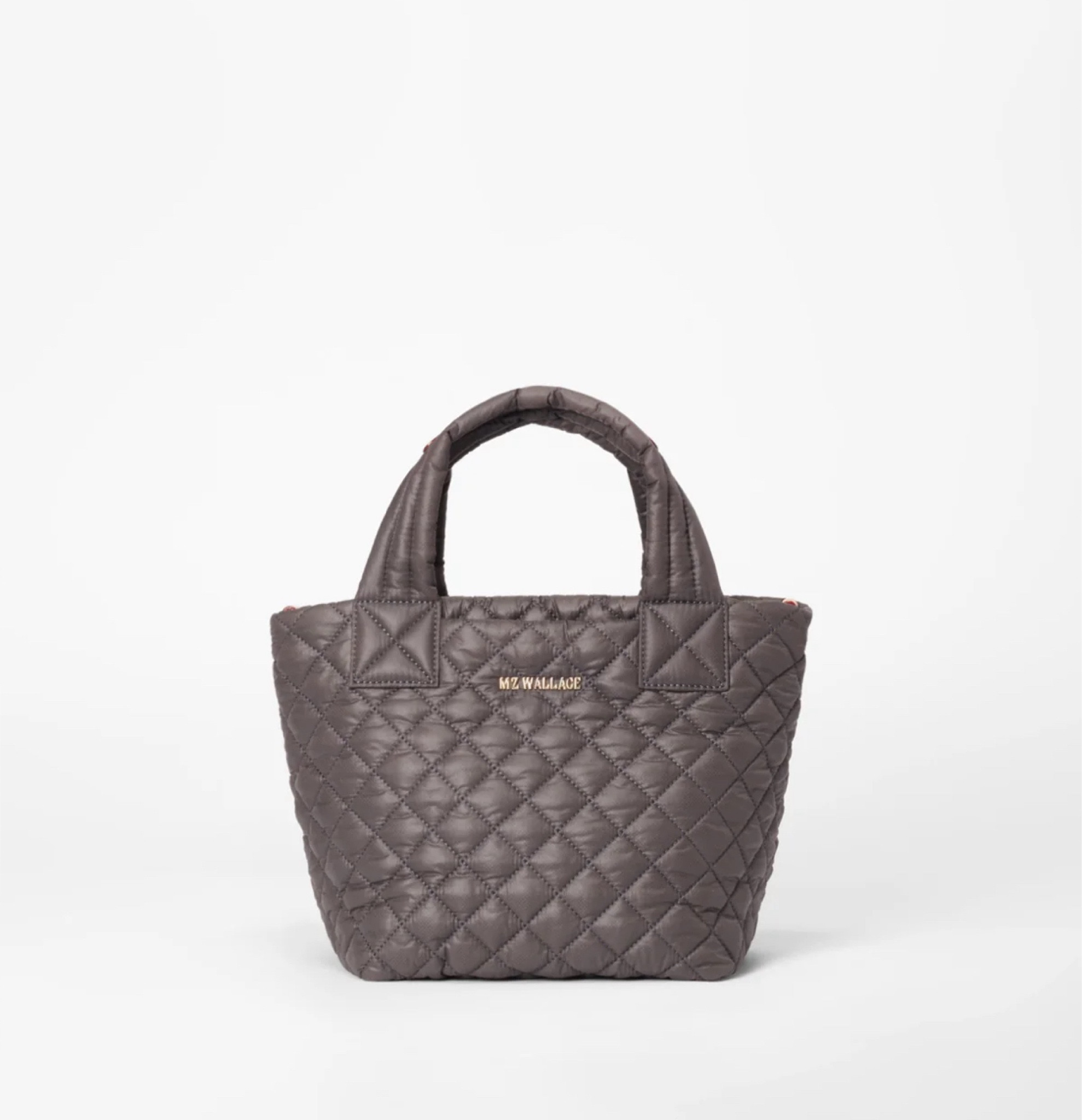 My go to bag. The perfect weight and size plus it has a carrying strap for when you load it with the goods. Highly recommend!



#LTKStyleTip #LTKGiftGuide #LTKHoliday