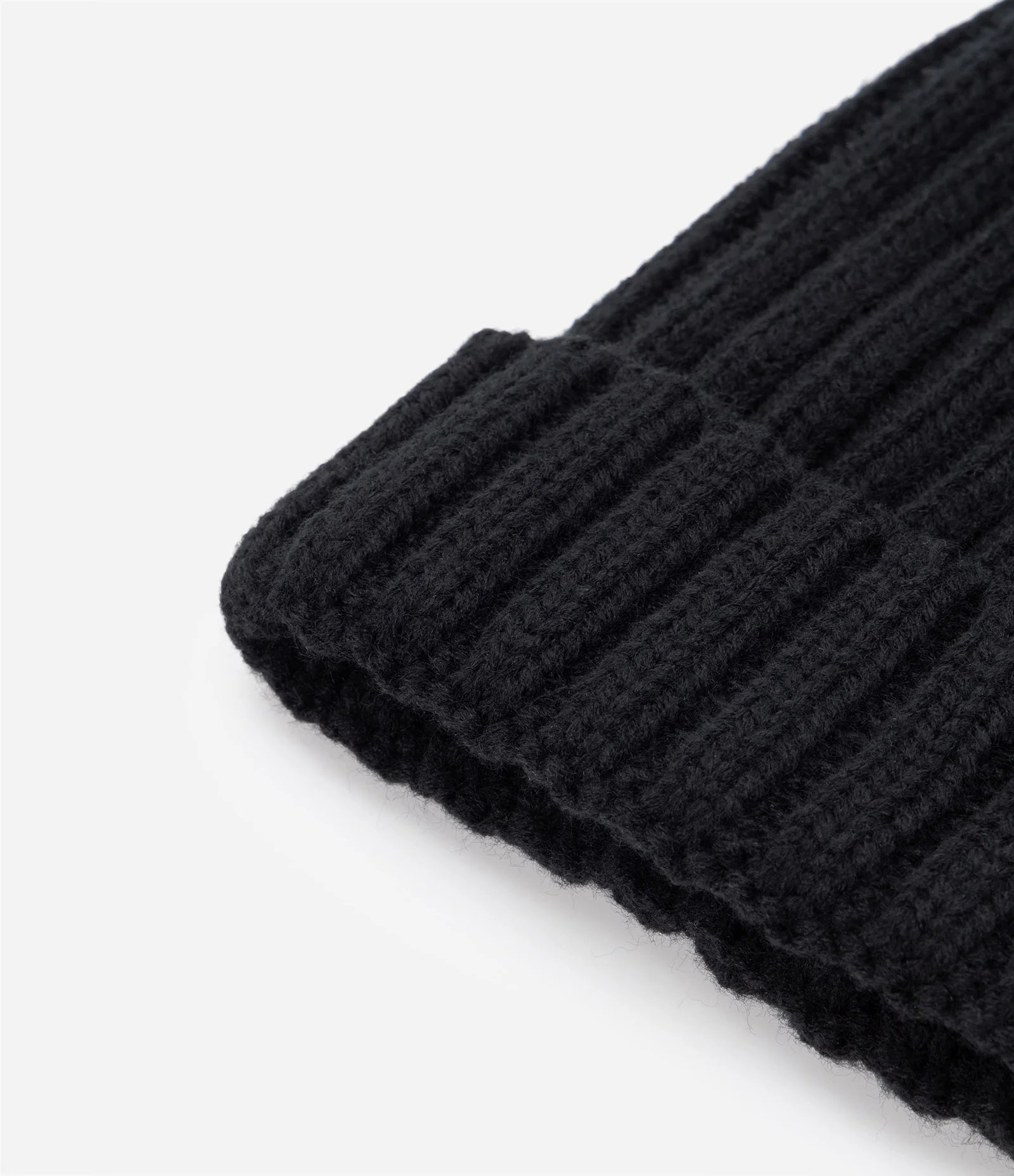 Gorro em Tricô Canelado com Pompom e Barra Virada Preto - Lojas Renner | Renner (BR)