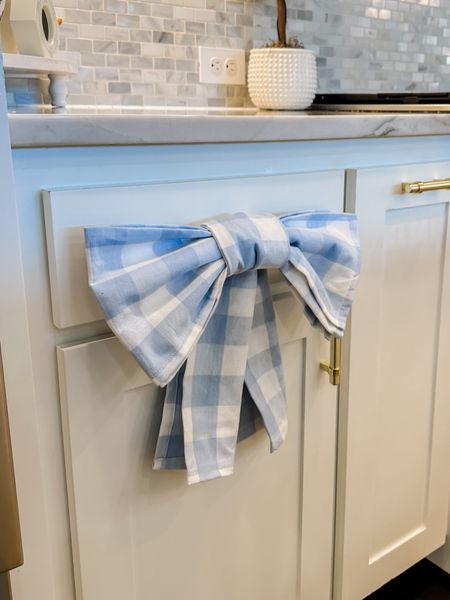 Kitchen towel bows