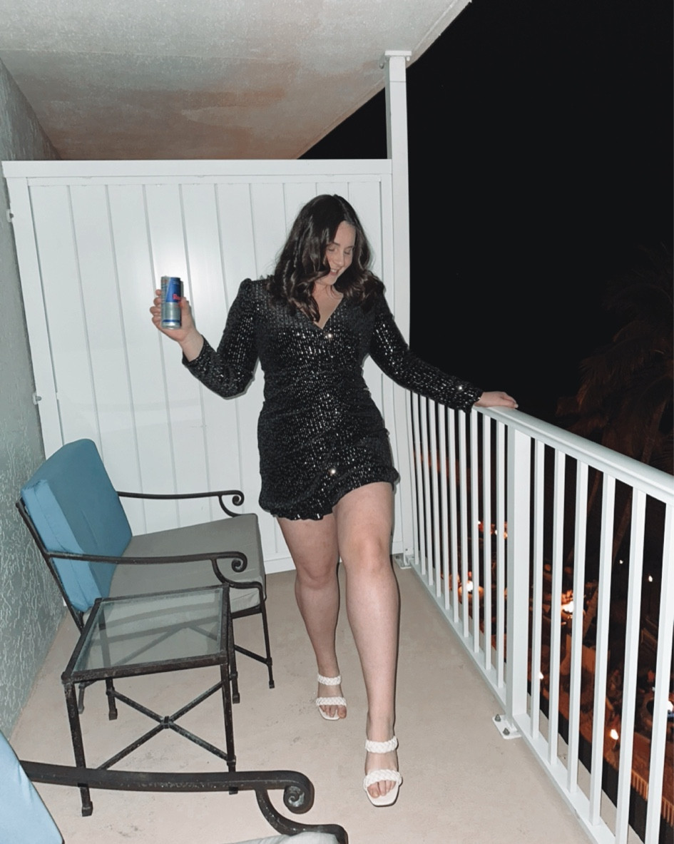 New Year’s Eve outfit! 

#newyears #newyearseve #glitter #glitterdress #glitteroutfit #sequins #blackdress 