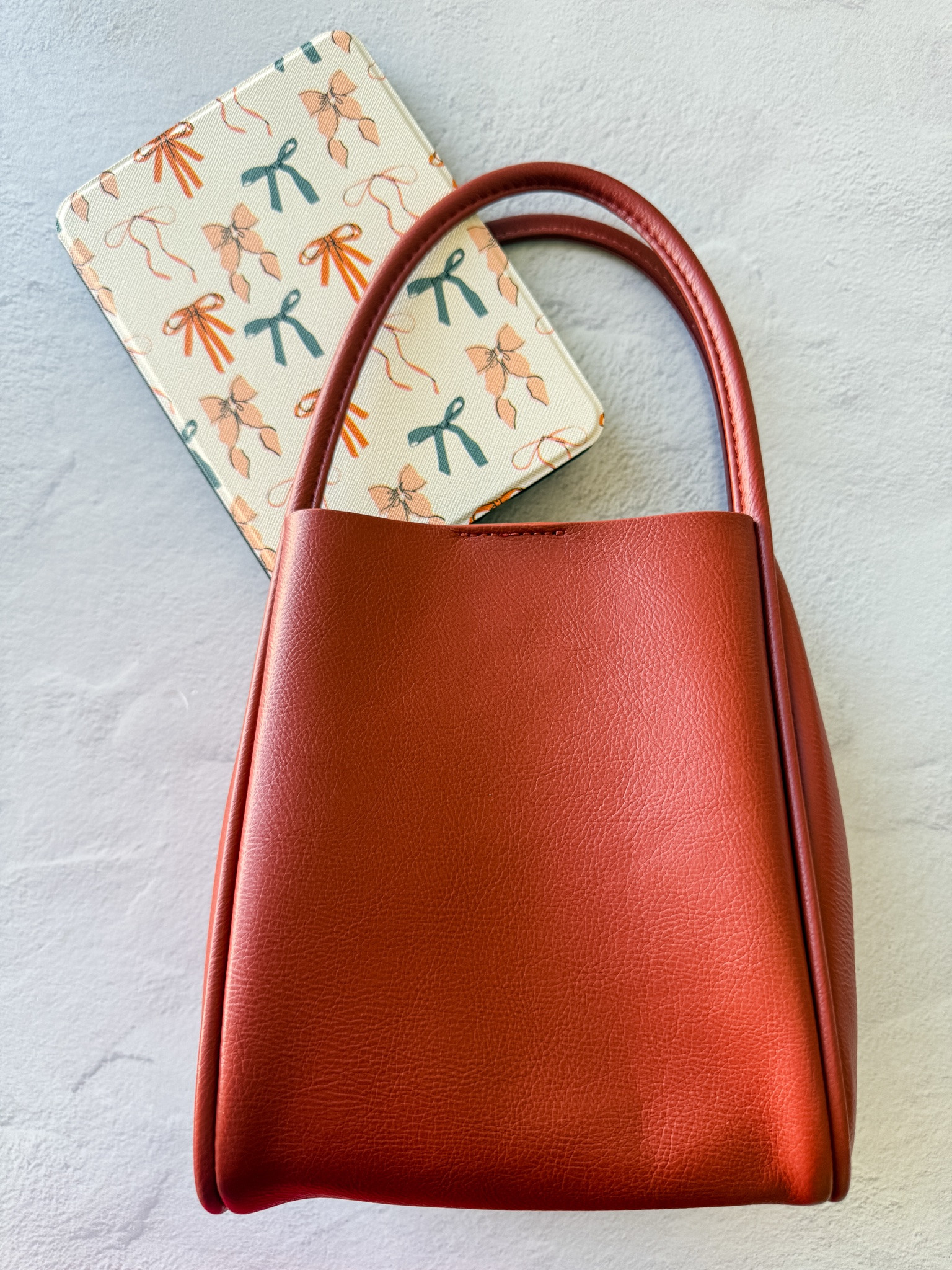 Loving this special release Raisin color of the Hollace Tote from Anthropologie and my Pumpkin Spice Bows print Kindle case from Casely.  Ready to read on the go!

#LTKmomlife #LTKSeasonal #LTKHome