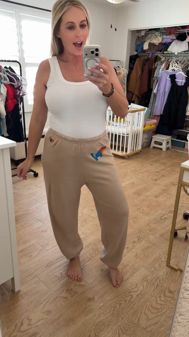 Aviator nation sweatpants, wearing xl

#LTKSaleAlert #LTKMidsize #LTKootd