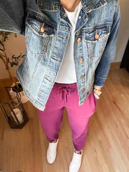 My typical mom uniform 

Joggers - small
Tee - small and code 15CLOTHEDIN for 15% off 
Jacket - size down 2 sizes. I’m in a xs 