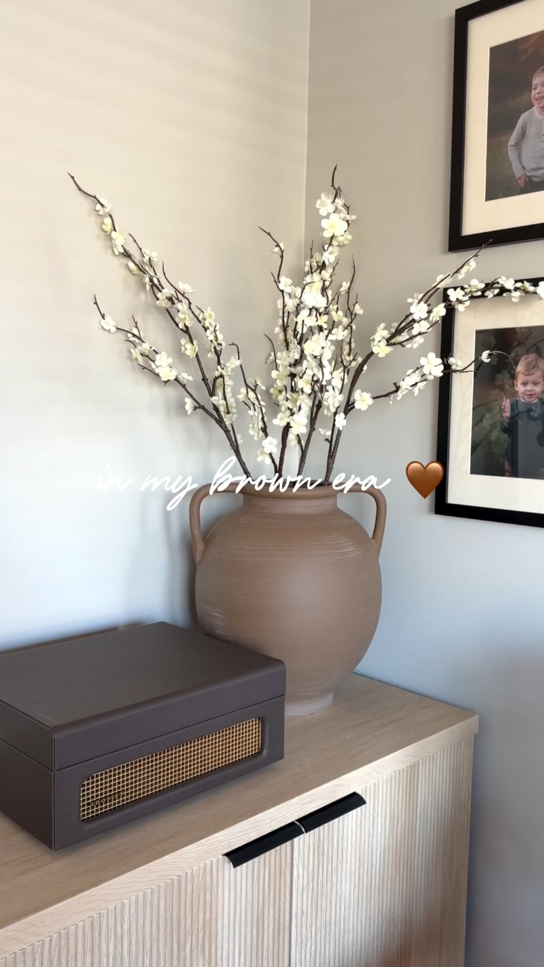 ✨IN MY BROWN ERA✨

There’s just something so comforting about these rich, warm brown colors. I don’t think they’ll ever leave my home’s color palette 🤎
.
.
.
.
.
#brownaesthetic #neutraltones #neutraldecor #neutralhomeedit #earthyneutrals 

#LTKHome #LTKSaleAlert