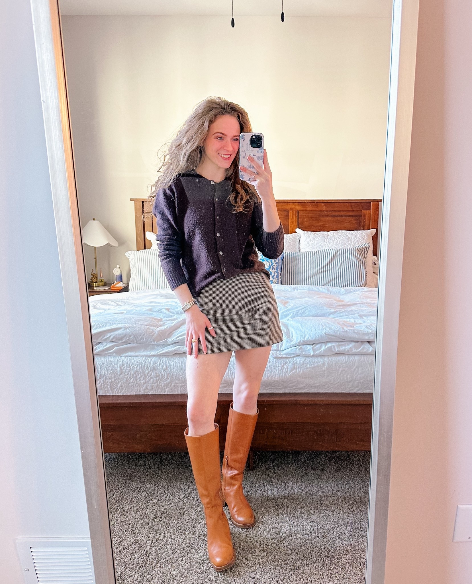 Comfy cozy OOTD today for some house tours!! Loving all the chocolate browns in this look 🤎