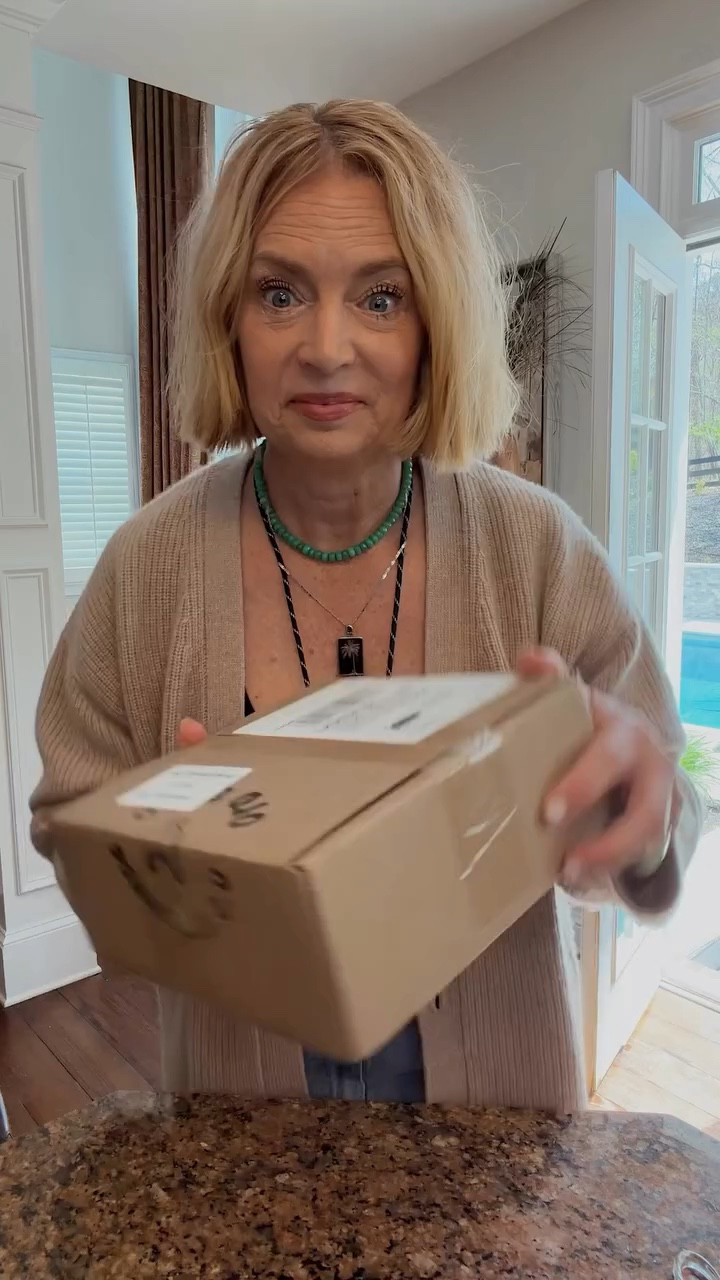 One cool piece can take an outfit from average to elevated in an instant. I love pieces like this so when Old Stud Handmade reached out to me, I was so excited to collaborate. These @oldstudhandmade belts instantly add a cool factor to a look. I absolutely love mine and have worn it everyday since receiving it. 😎 These belts are crafted entirely by hand in the USA, too. The quality is so clear the moment you open the box. You’ve got to see the selection! These are my people! 
Comment PIXIE to get a link or visit their page at @oldstudhandmade to shop for your belt. 

#oldstudhsndmadepartner #ad #modernmidlifecool #qualityinmidlife #outfitmaker