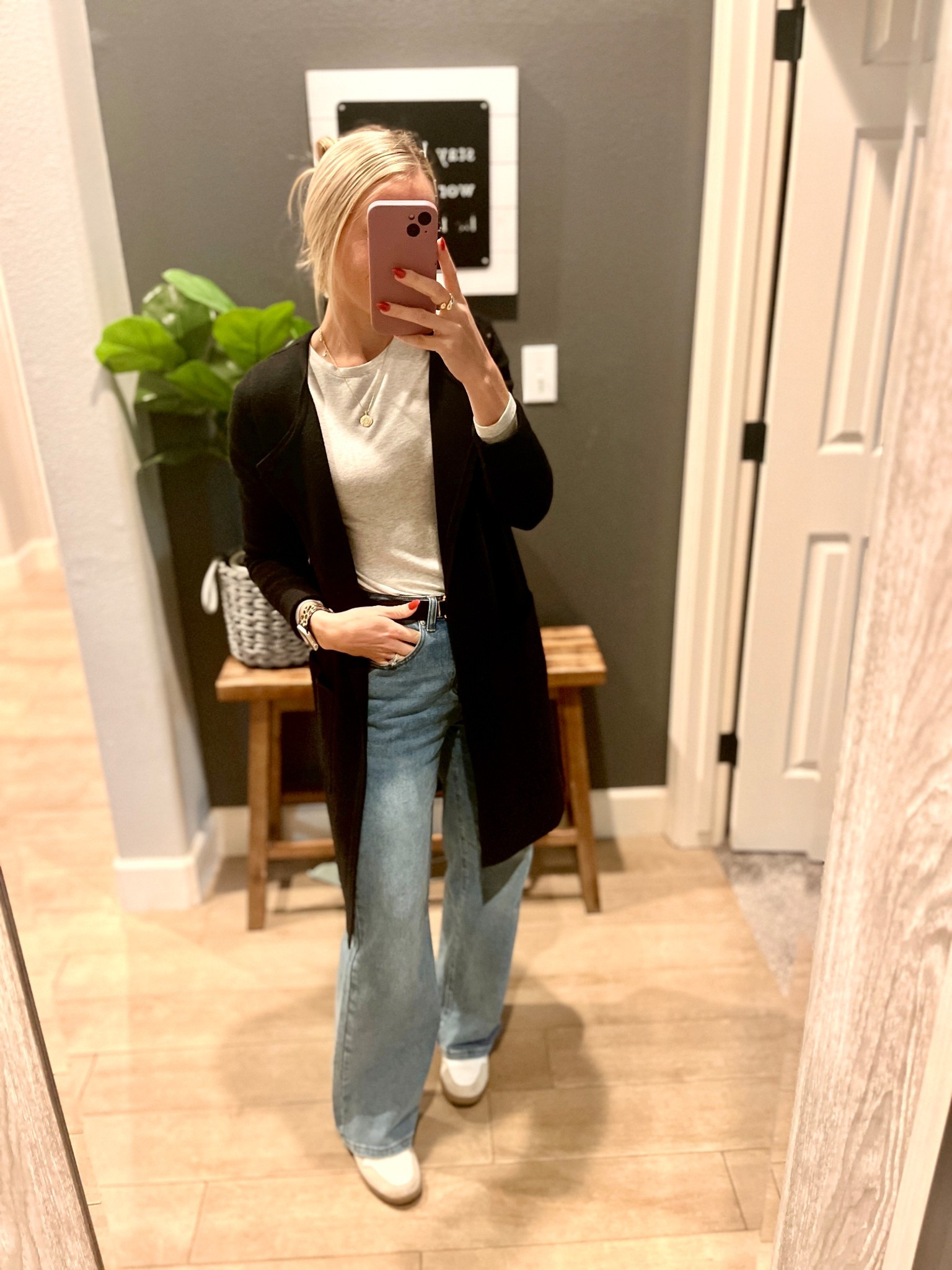 Fall casual outfit // wide leg jeans, coatigan, sneakers, basic tee 