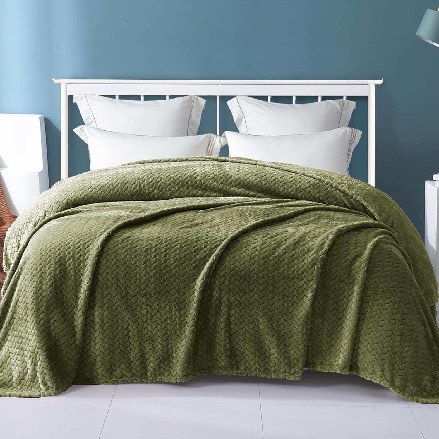 Exclusivo Mezcla Fleece Queen Size Blanket for Bed, 90x90 Inches Soft Cozy Jacquard Flannel Blank... | Amazon (US)