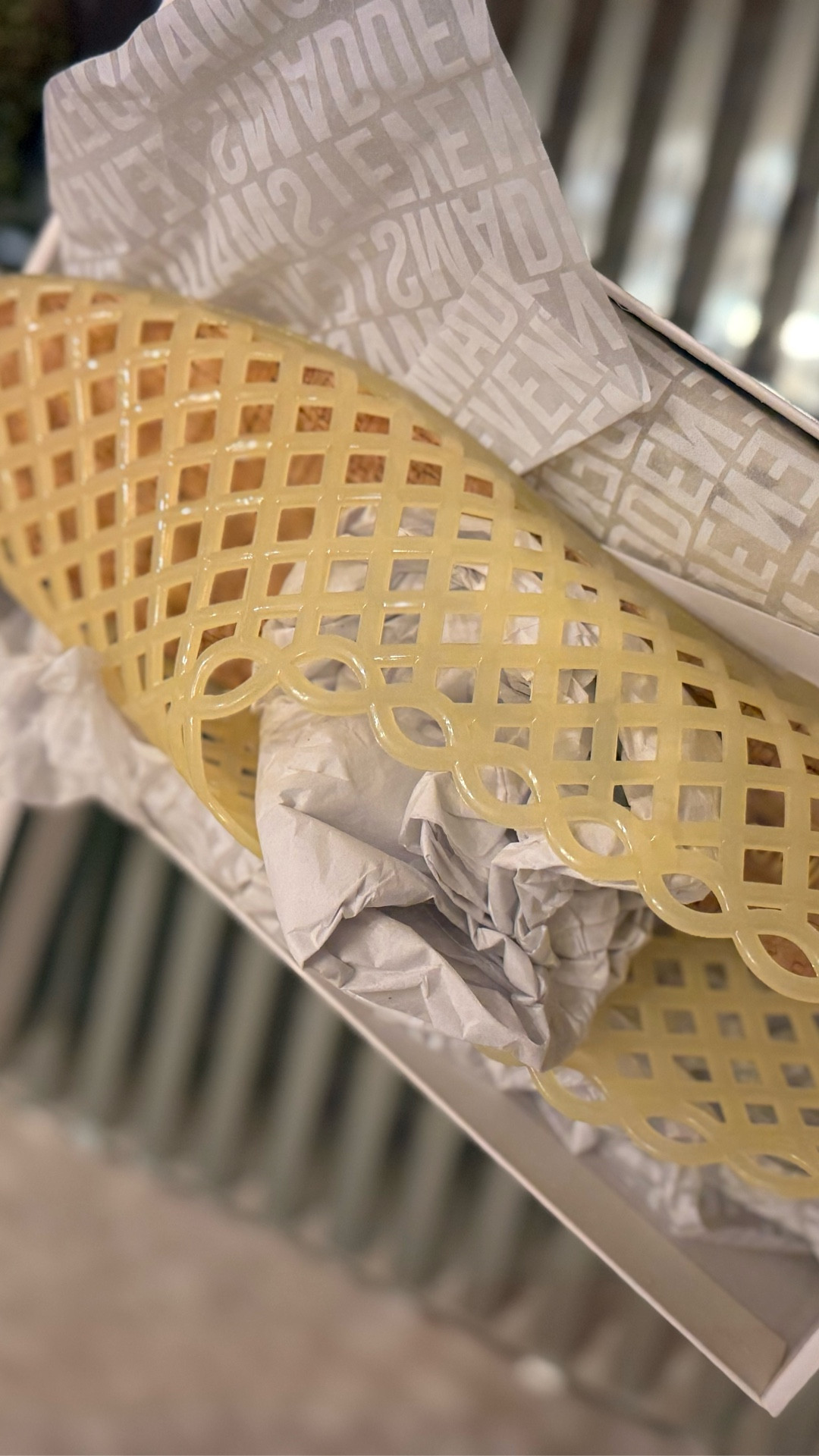 How cute are these jelly mesh ballet flats. Perfect hybrid for water and fun! Jelly shoes are coming back strong this season mostly in mesh and I love @Steve Madden US take on it! Use code Save10
