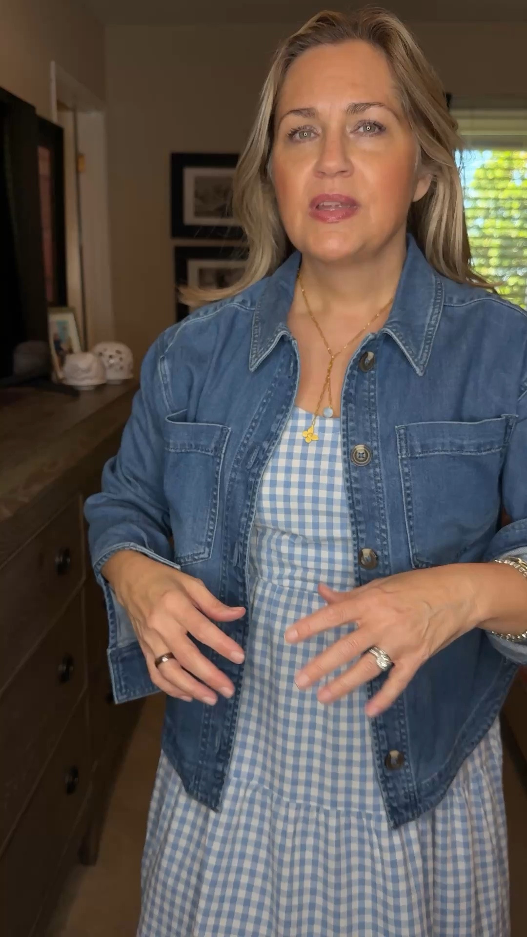Here’s a quick tutorial of how to take your basic denim shirt/jacket and instantly make it look more chic. I love this light weight one from.@Carve Designs ￼