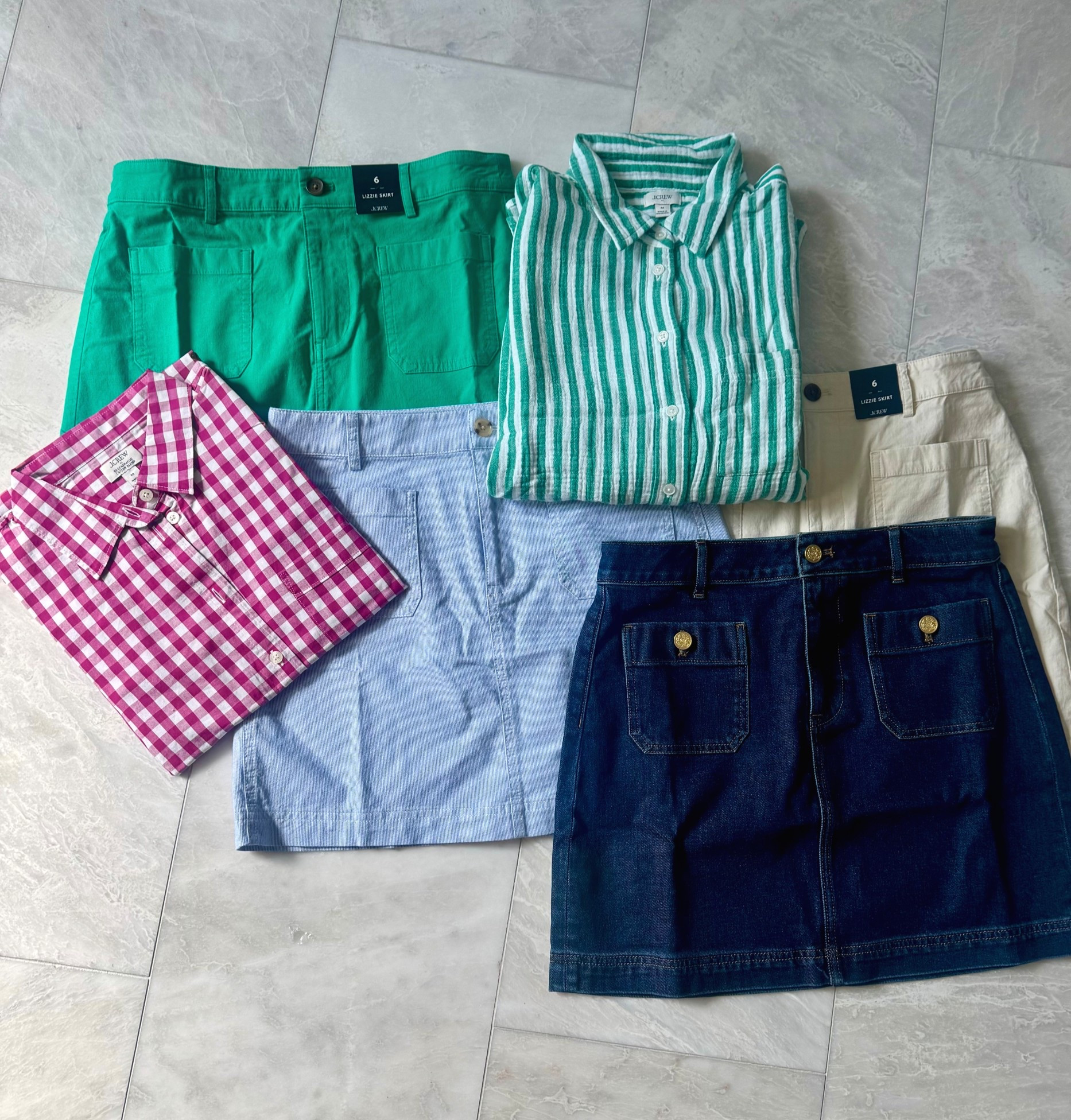 I’m headed to J.Crew factory in a few! Y’all… The store is up to 60% off sitewide!! Try-on coming!!￼