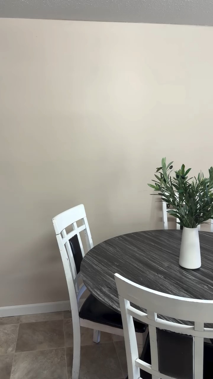 Amando cada detalle que le voy poniendo a mi casita!!!
Si te gustó este set de cuadros déjame saber en los comentarios y te envío el link 💛🤎🖤