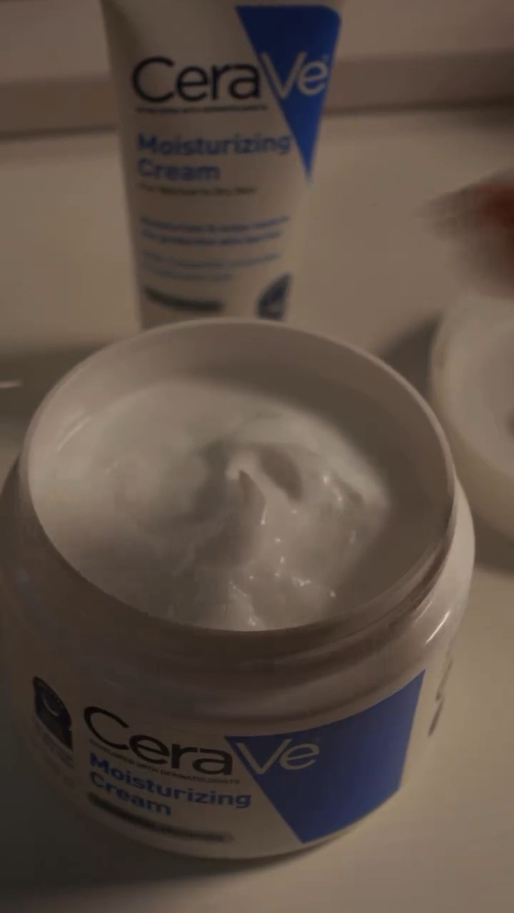 esta crema 10/10 🩵
@cerave 

#ceravepartner