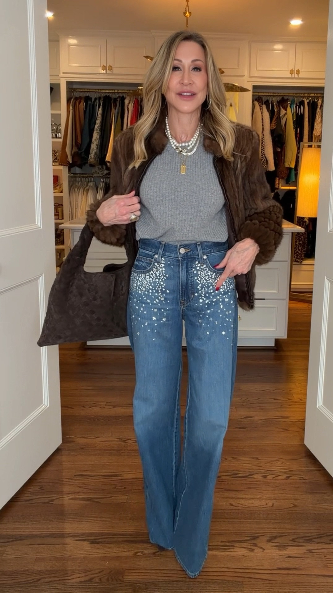 Casual, elevated, chic!  I’m styling a vintage fur with Veronica Beard bedazzled jeans, brown suede booties, layered necklaces and a brown suede bag!


#LTKSeasonal #LTKOver40 #LTKootd